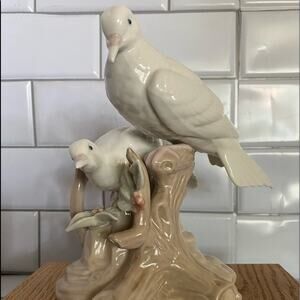 Vintage handcrafted Dalia Quality Porcelain Doves Flowers Mexico
